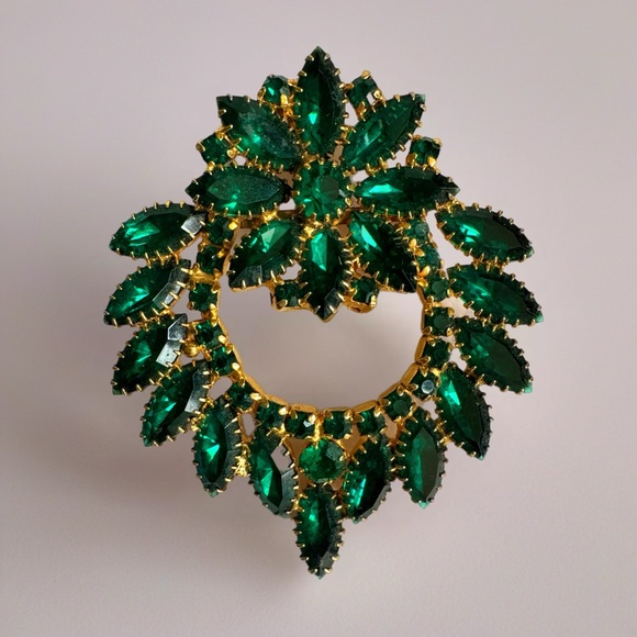 Vintage Juliana D&E Emerald Green Gold Tone Large Round Circle